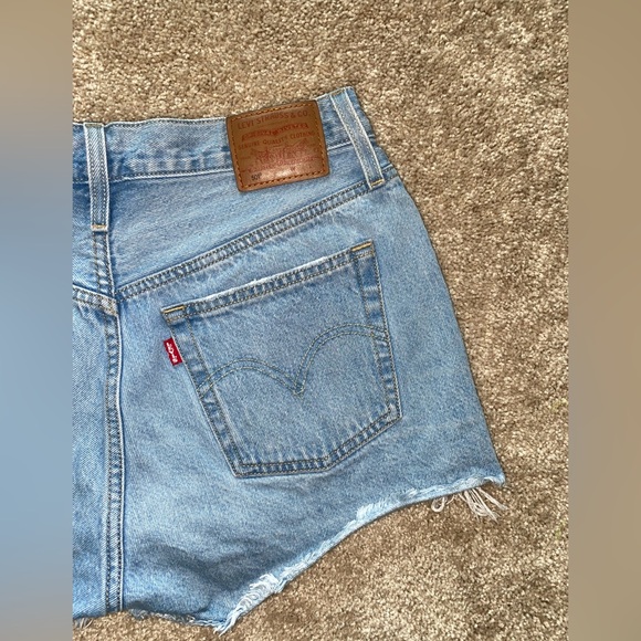levi’s light blue distressed high waisted shorts - Picture 2 of 4